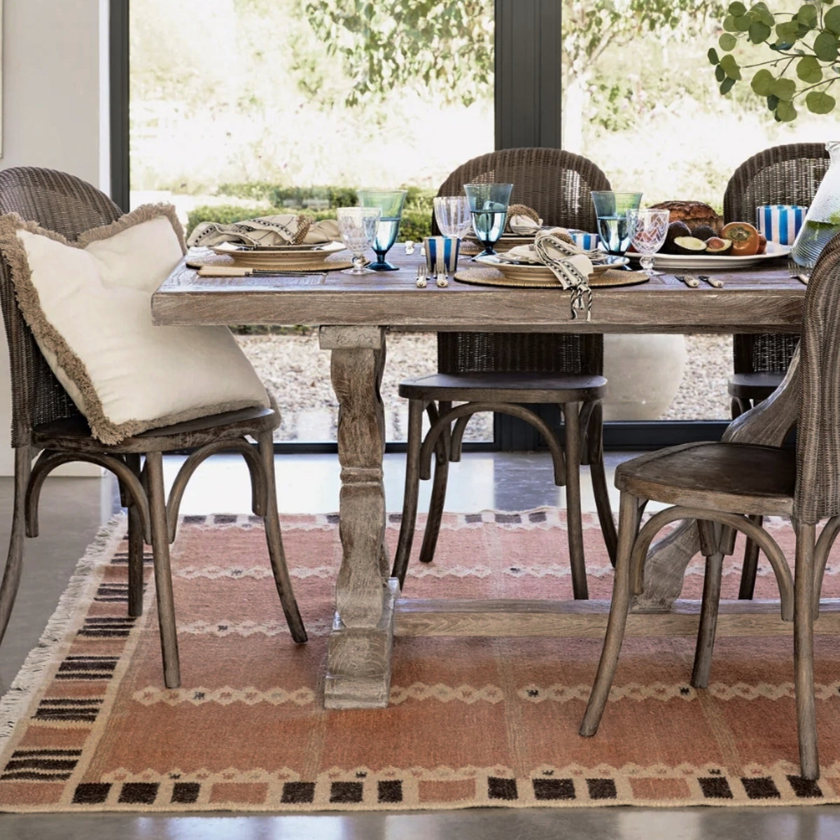Tapis scandinave tissé à la main en laine à motifs géométriques - Tissage plat nordique terracotta et noir, dimensions sur mesure